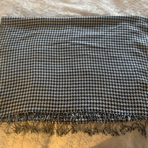 Houndstooth shawl/wrap - Picture 1 of 2